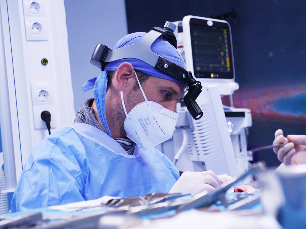 Dr-Saverio-Fania-Specialista-in-Otorinolaringoiatria-e-Chirurgia-Estetica-del-volto-Chi-sono-v5